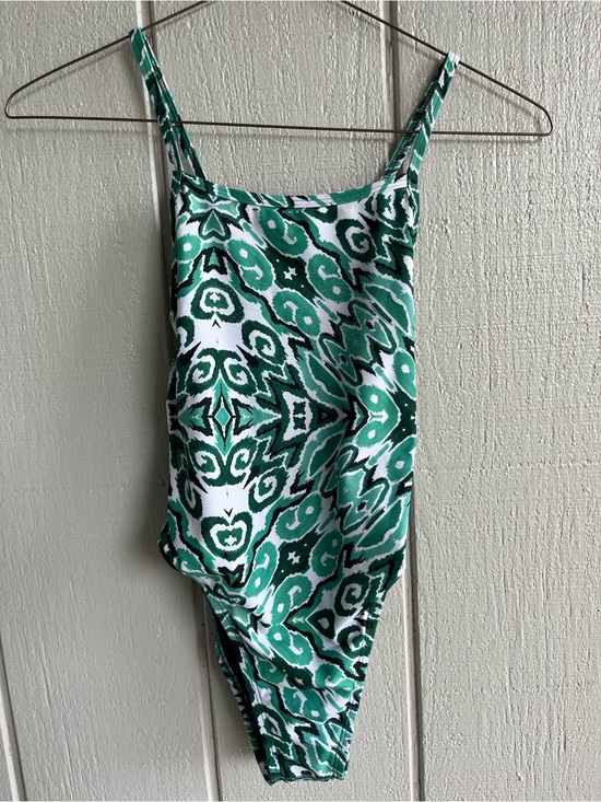 Jolyn Clothing Other - Jolyn Nico 2 One Piece Tie Back Swimsuit in Joy Green Print Size 30